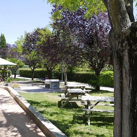 فندق Camping Forcalquier Les Routes De Provence المظهر الخارجي الصورة